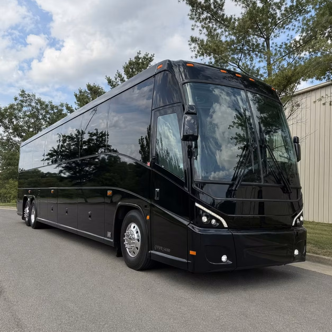 choosing the right employee shuttle setup for your warren michigan operation
