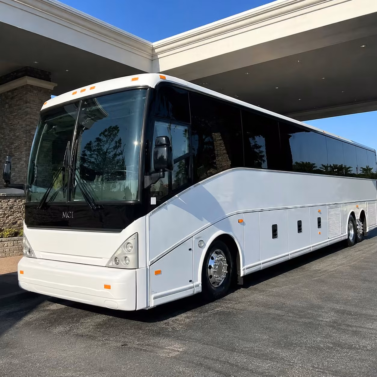 group airport transfers to dtw made easy from warren