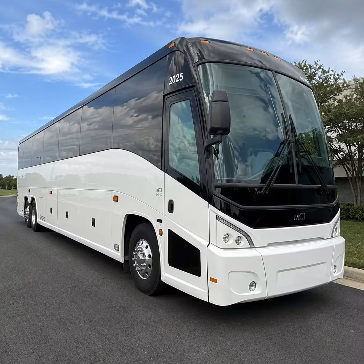 meadow brook amphitheatre group transportation from warren