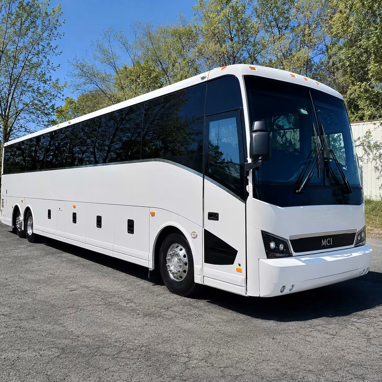 warren groups heading to detroit metro and beyond rely on charter buses